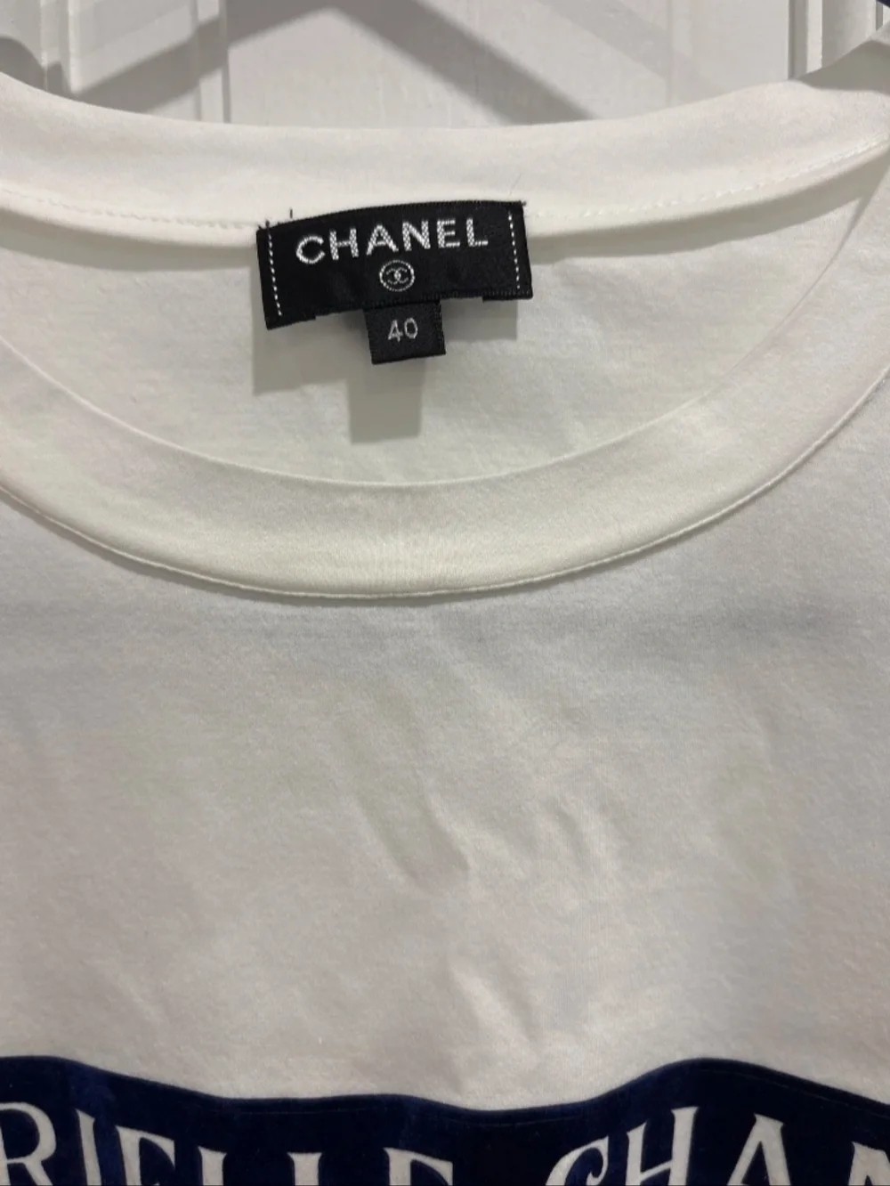 CHANEL White Cotton Tee with Navy Gabrielle Logo